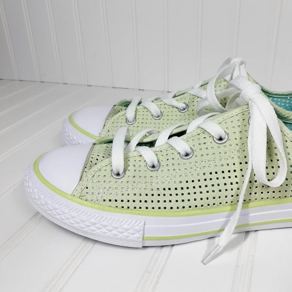 NEW Converse Chuck Taylor All Star Perforated JUNIOR shoe size 4 F41